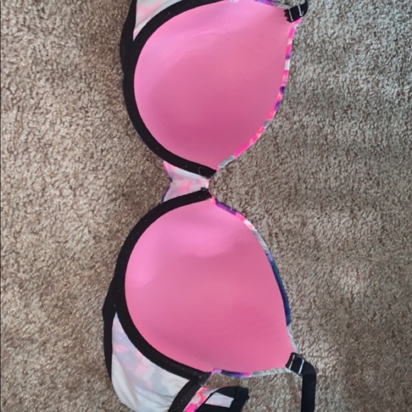 Victoria Secret Bra - Picture 2 of 3